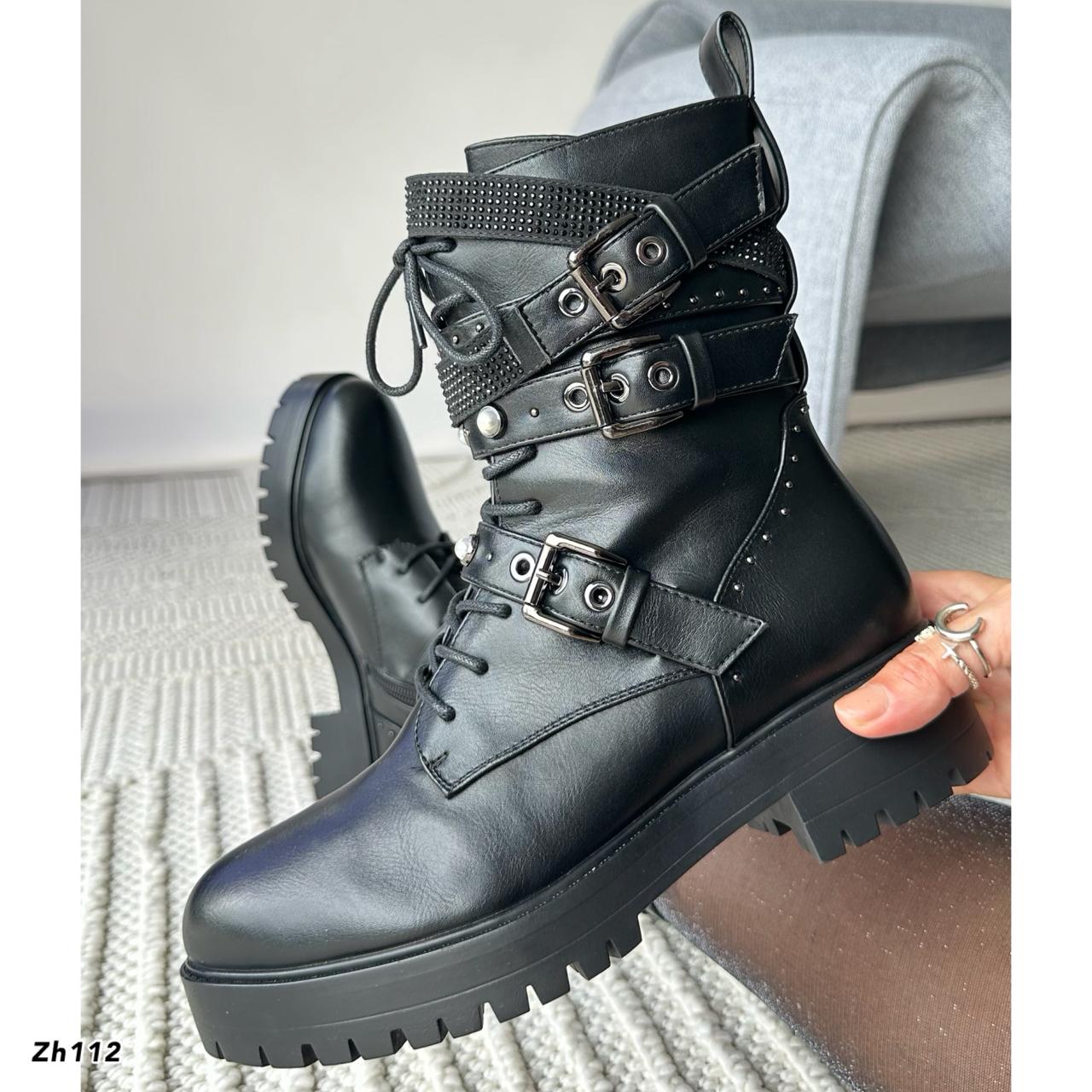 Botin negro apliques brillantes perlas correas suela 4cm 255-080